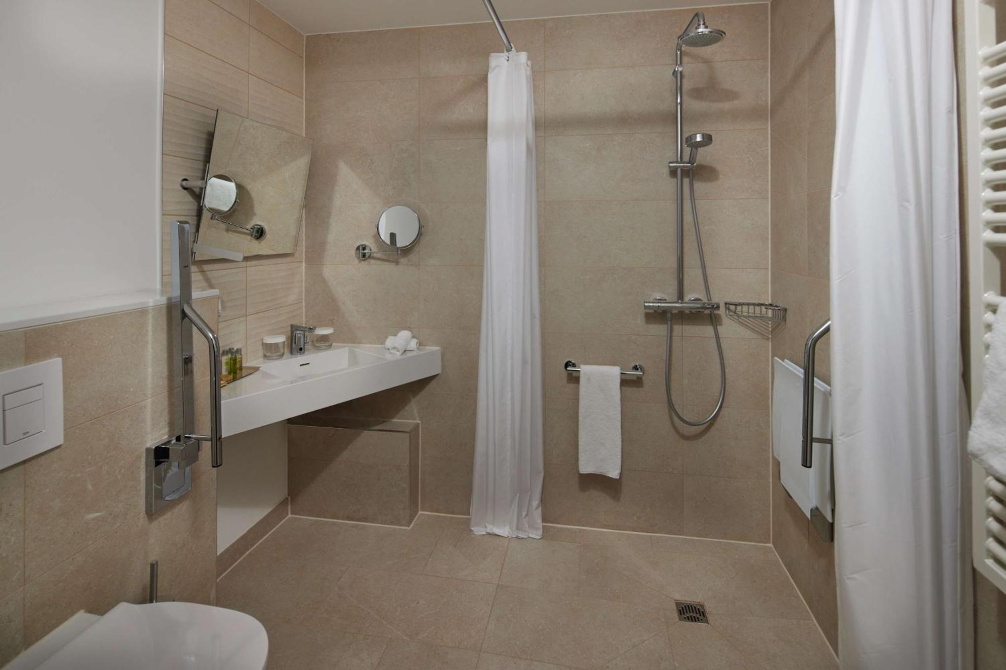 Doubletree By Hilton Hannover Schweizerhof Ngoại thất bức ảnh
